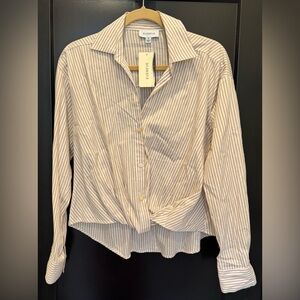 Evereve Tan & White Striped knotted hem button down size medium. NWT.